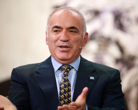 Москва заплашва да повдигне обвинения срещу Гари Каспаров
