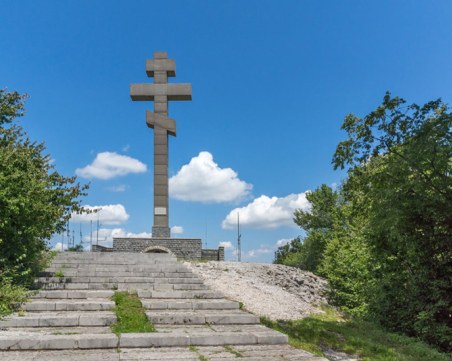 Над 1800 българи извървяха пътя на Ботевата чета до в. Околчица, за да почетат делото им