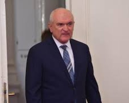 Премиерът кани двама министри да изготвят график за строеж на детската болница