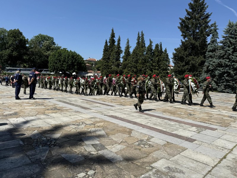 Изнесоха знамето на Ботевата чета в Калофер, започна военният ритуал в памет на революционера