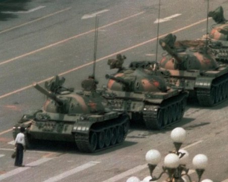 На този ден: Протестите на площада Тянанмън в Пекин са жестоко потушени