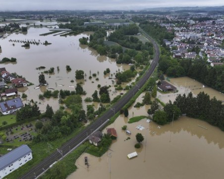Продължава борбата с наводненията в Германия