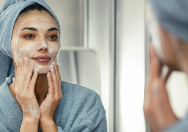 Както добре знаем кожата на лицето изисква по различни грижи