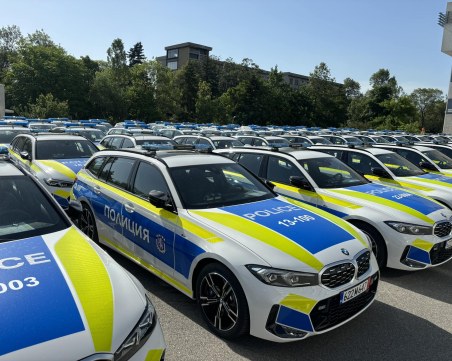 МВР с нови мощни БМВ-та, плащаме глобите в патрулката