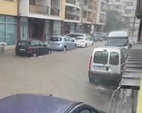 Силни бури и градушка в части от страната