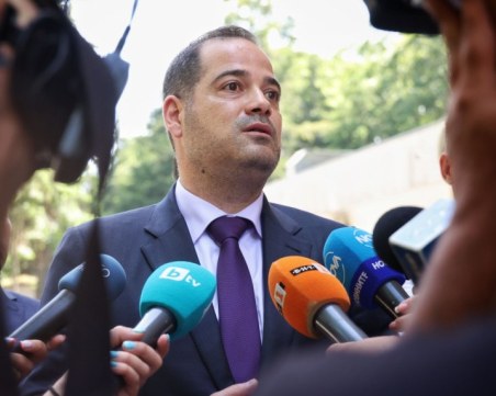 Стоянов за схемата с измами във Великобритания: Няколко хиляди души са взимали по около 2000 паунда