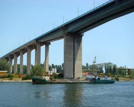 Трагедия! Мъж се самоуби, скочи от Аспаруховия мост