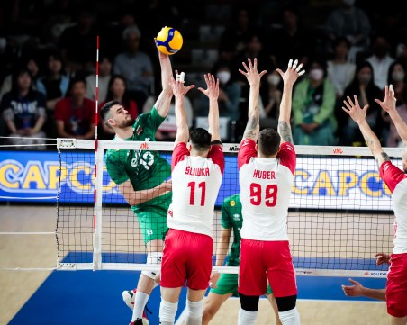 Волейболните национали поведоха, но загубиха от Полша