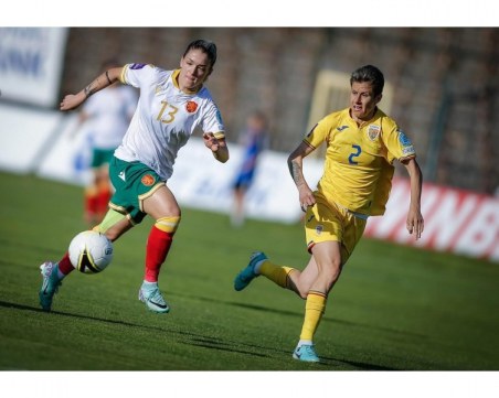 Женският национален отбор на България допусна поражение с 0:3 от Румъния