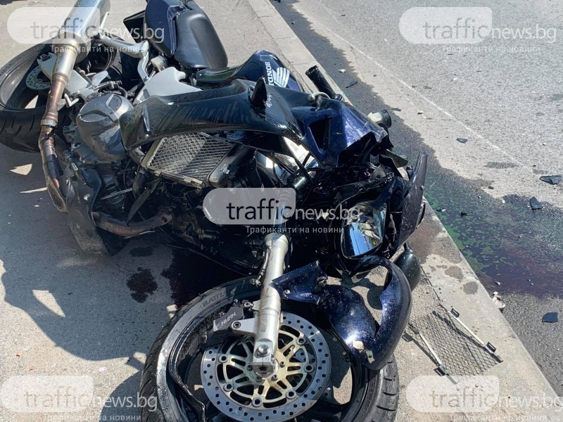 Катастрофа с моторист край Пловдив, откаран е в болница