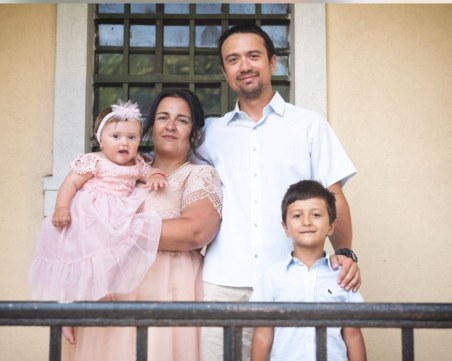 Майка на две деца от Пловдив се нуждае спешно от средства, за да пребори агресивен рак