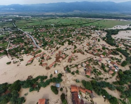 Отпускат над 10 млн. лв. за щетите след тежките наводнения в Карловско