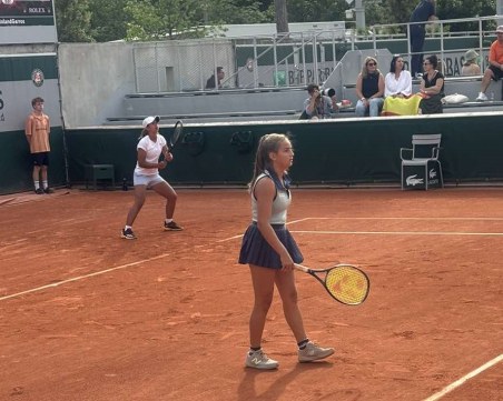 Росица Денчева се класира за втория кръг на двойки при девойките на Ролан Гарос