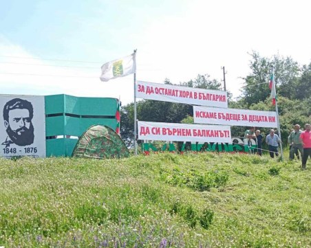 Втори ден продължава протестът животновъдите от Карлово и Калофер