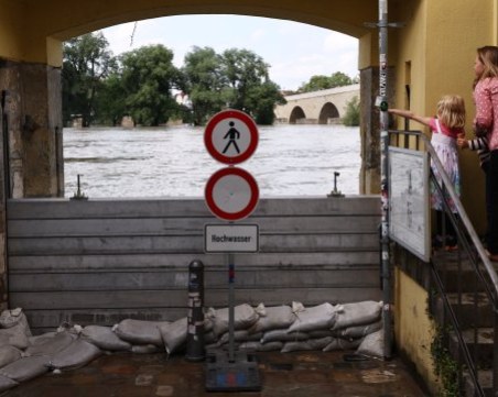 Наводненията в Германия блокираха пътища и жп линии, очакват се още дъждове