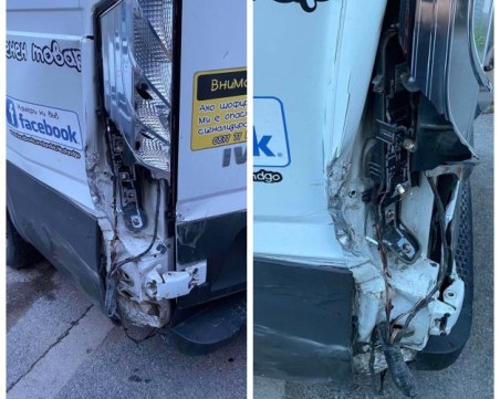 Откриха шофьора, който избяга, след като блъсна бус на 