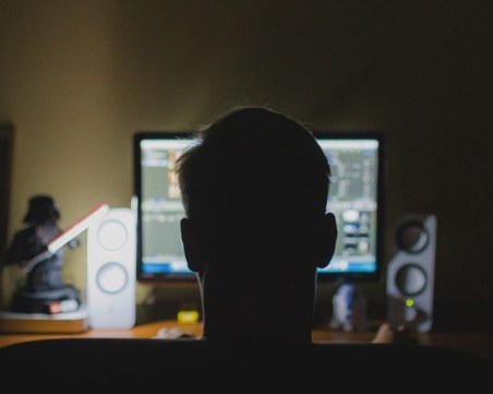 Разбиха схема за източване на банкови сметки и изпиране на пари