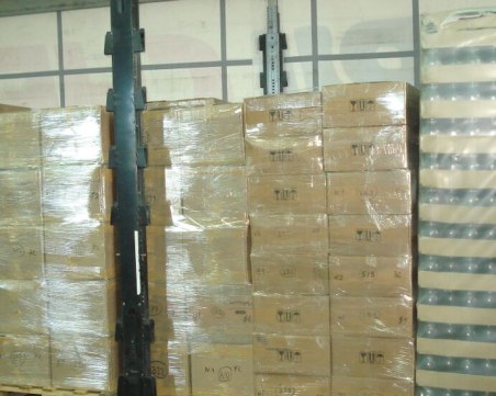 Спипаха почти 60 000 луксозни парфюми, маскирани като компоти, в района на Дунав мост