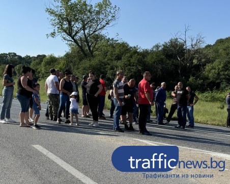 Животновъди на протест: Блокираха Подбалканския път в района на Калофер и днес