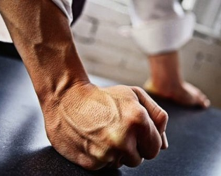 Повдигнаха обвинение на баща, пребил 8-годишния си син в ресторант в София