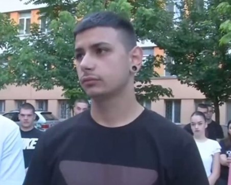 Шофьорът: Полицаите, стреляли по момче в Плевен, не се легитимираха, бяха с цивилна кола