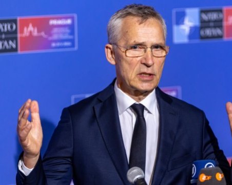 Столтенберг: Украйна има правото да удря цели в Русия