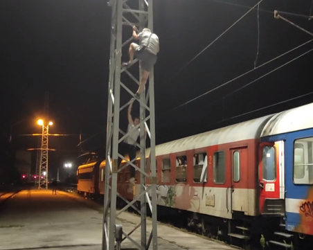 Влак прегази двама работници в Плевенско, има жертва