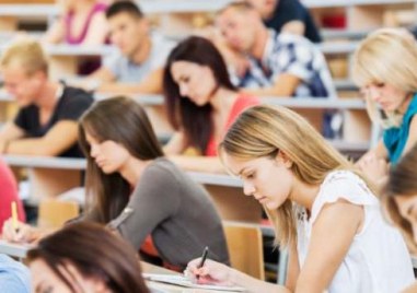 Средната такса за специалностите по изкуства да стане 1600 лв