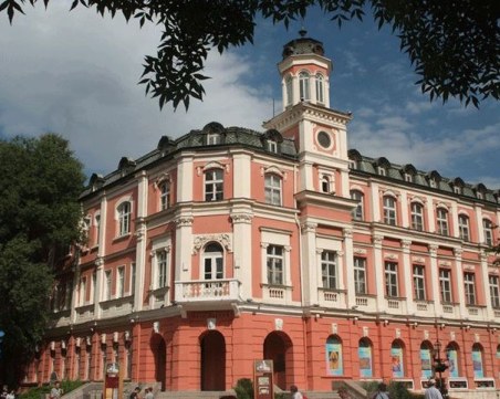 Момиче пострада сериозно при репетиция в Плевенския театър