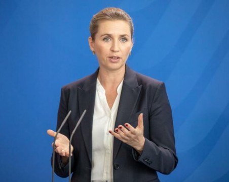 Нападнаха премиерката на Дания в центъра на Копенхаген