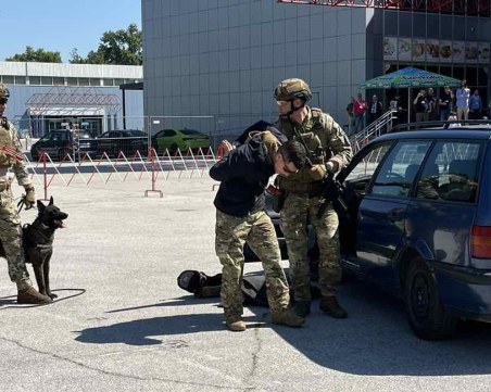 Специалните сили с демонстрации на способности в последния ден от 