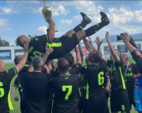 Ветераните на Ботев загубиха финала от Витоша Бистрица и Бойко Борисов