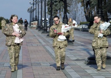 Във въоръжените сили на Украйна служат повече от 67 000