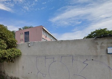 Пловдивчани живеещи в съседство на общежитията на Университета по хранителни