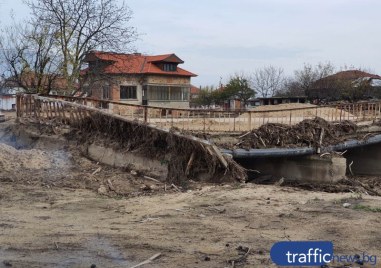 Жителите на едно от наводнените Карловски села Каравелово което