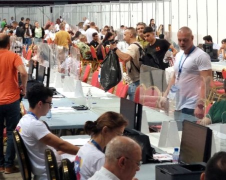 Мъж получи гърч при обработването на изборните книжа в София