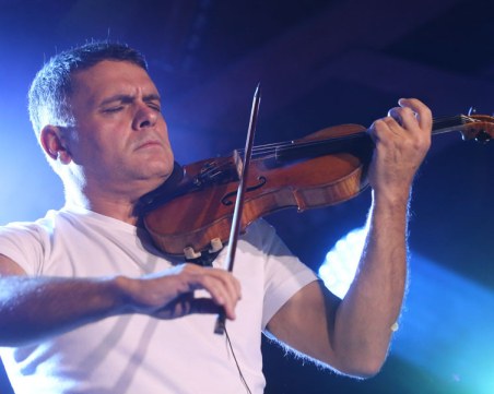 Виртуозът Васко Василев с галаконцерт на площада за 70-я юбилей на Операта