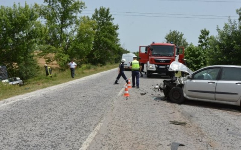 Тежка катастрофа край Хасково, трима са в болница, сред тях и дете
