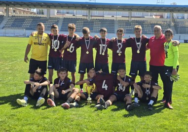 Учениците от ОУ Душо Хаджидеков станаха републикански шампиони по футбол