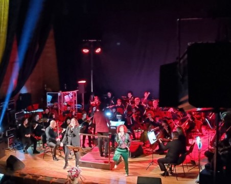 Люси Дяковска, Милица Гладнишка и Плевенската филхармония с концерт АBBA SYMPHONIE на Бунарджика