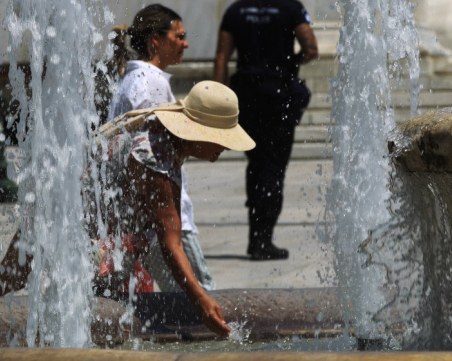 Температури до 44 градуса се очакват през следващите дни в Гърция