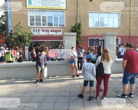 Десетокласници на матура днес