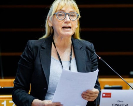 Официално: Елена Йончева става евродепутат от ДПС след отказ на двама избрани