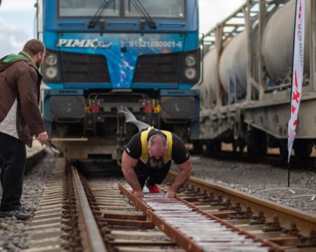 Пловдивчанин прави опит за рекорд - ще дърпа три локомотива с общо тегло от 250 тона