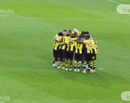 Николай Минков остава в Ботев