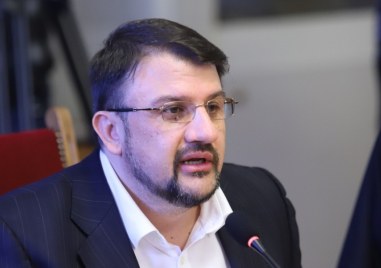 Един от лидерите на Продължаваме промяната  Кирил Петков е подал заявление