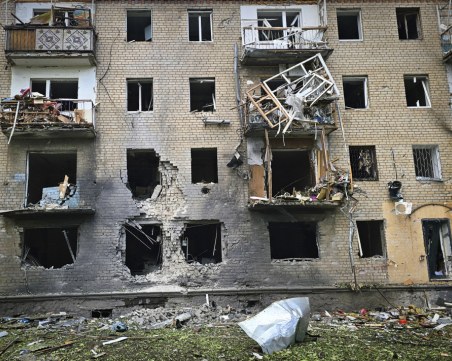 Един загинал и четирима ранени след руски въздушен удар в северната украинска област Суми