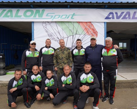Командирът на Специалните сили генерал-майор Явор Матеев откри Републиканския шампионат по парашутизъм в Ерден