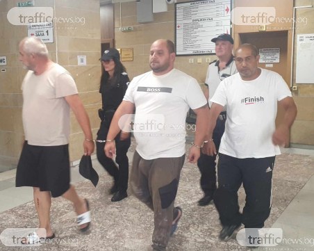 Майсторите-рекетьори обещаха да върнат парите на измамената жена, но остават в ареста