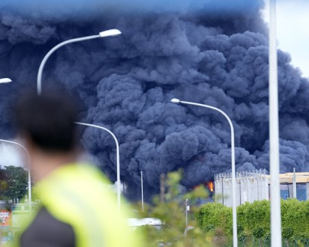 Огромен пожар на летище в Брюксел, потушават пламъците над 14 часа